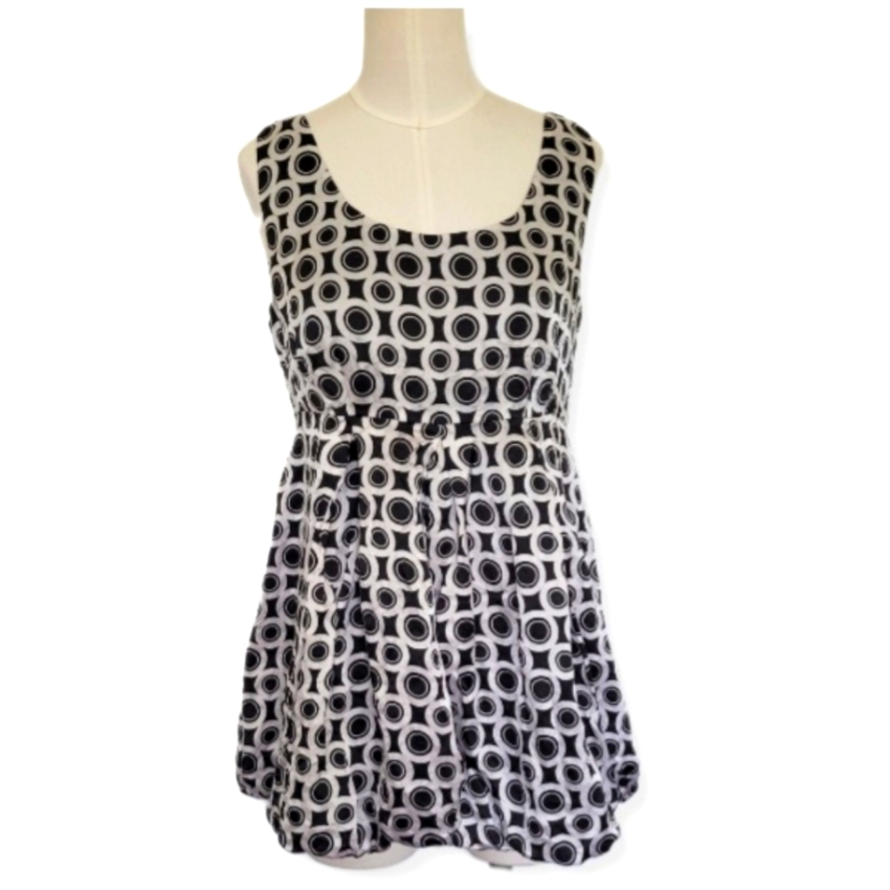 Trevan Blouse Silk Black & White Print Sleeveless Side Zip Bubble Hem Si…